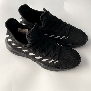 Madden Girl black tennis shoes with white pattern on side Women’s size 10M